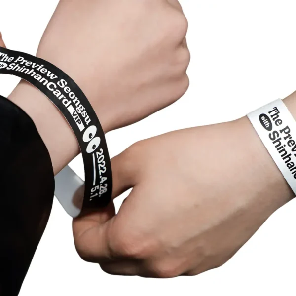 R68 اساور اللعب